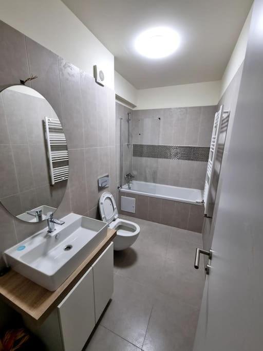 Apartament Cwa 1 Aeroport Otopeni Eksteriør bilde